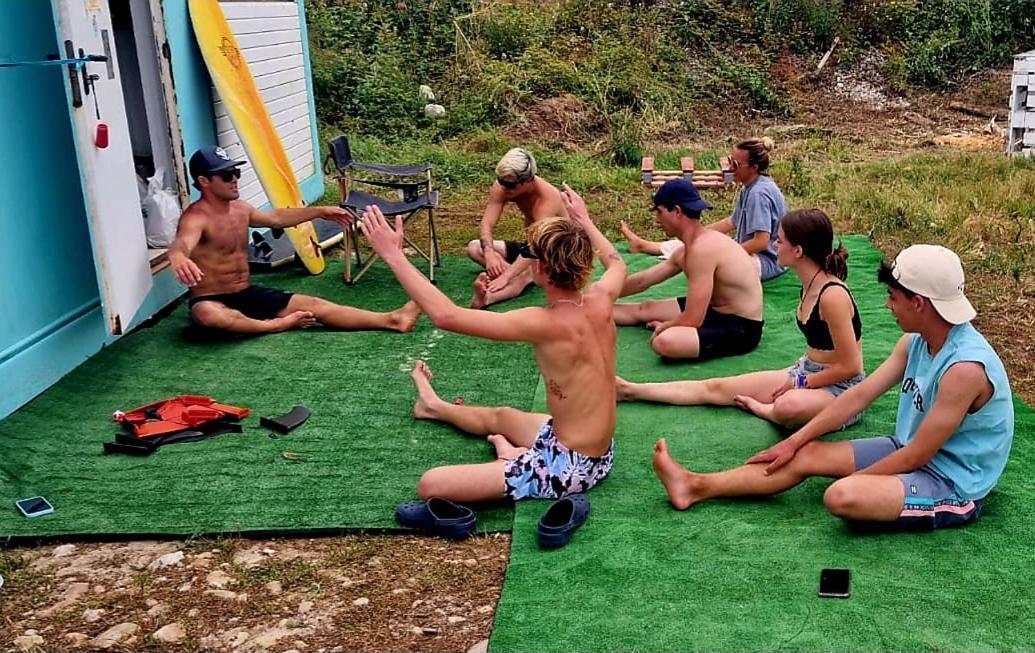 Llanes Surfcamp & Hostel Buitenkant foto